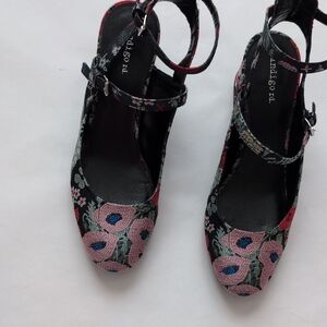Indigo Floral Embroidered Heels - Black and Pink